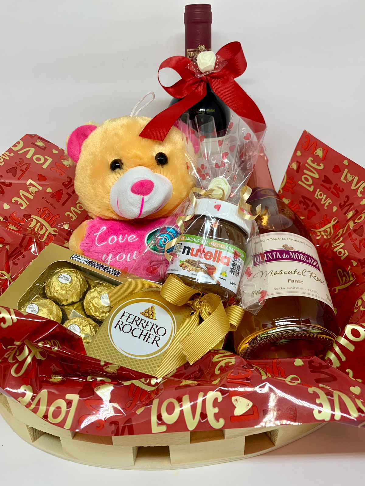 cesta de aniversario com espumante e pelucia