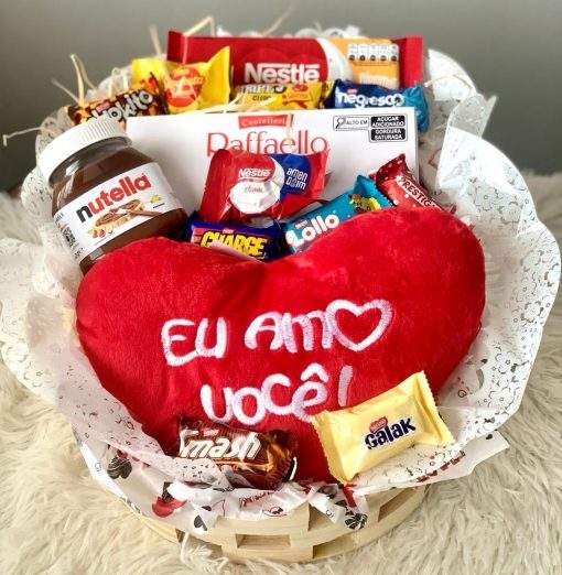 Cesta romântica com chocolates