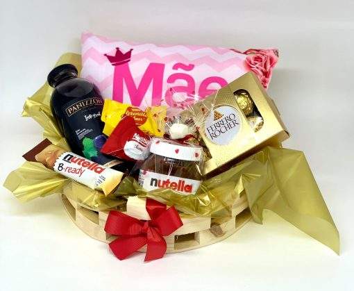 Box com suco de uva Integral ou pode ser vinho, Bombons variedades e Chocolates Ferrero Rocher